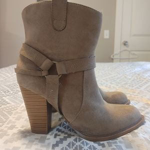 Heeled tan booties